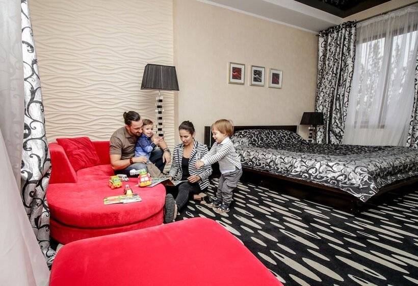 جناح, Deluxe Hotel Kupava