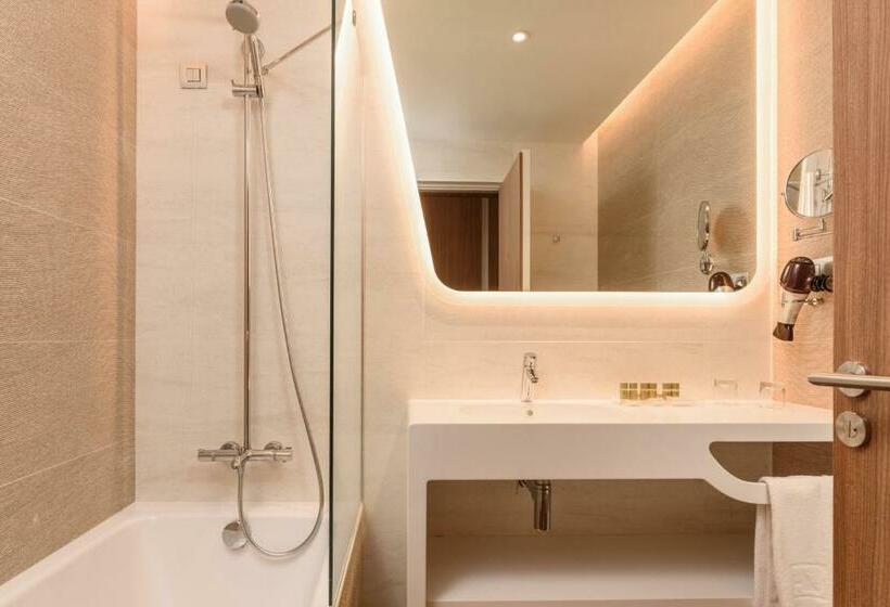 带阳台的三人标准间, Eurostars Cascais