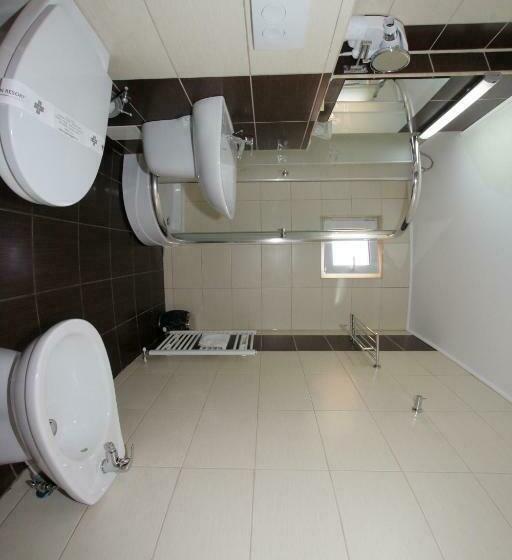 غرفة قياسية ثلاثية, Liliacul