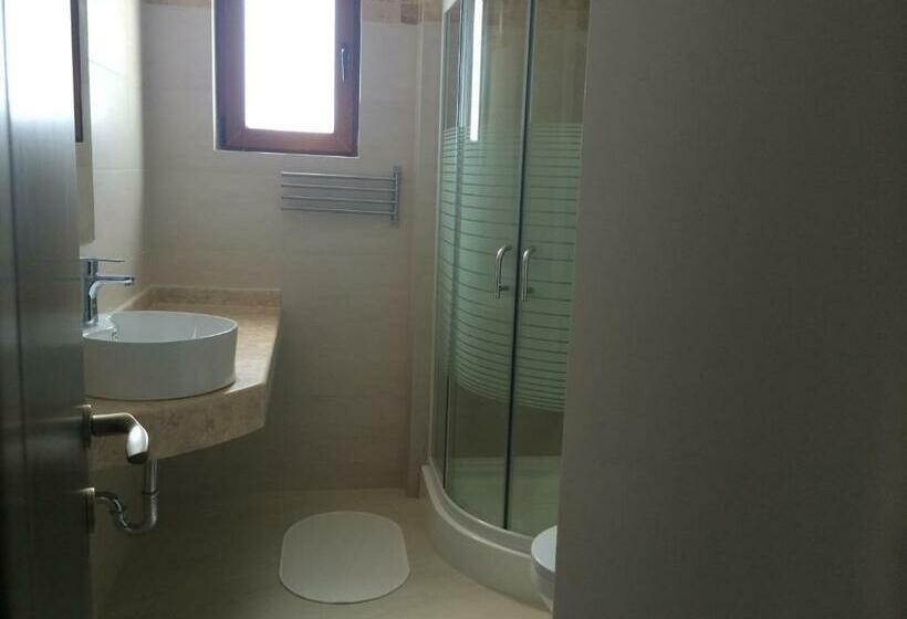 اتاق استاندارد با بالکن, Lucas Boutique