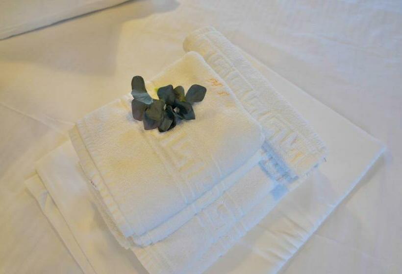 اتاق استاندارد با بالکن, Lucas Boutique