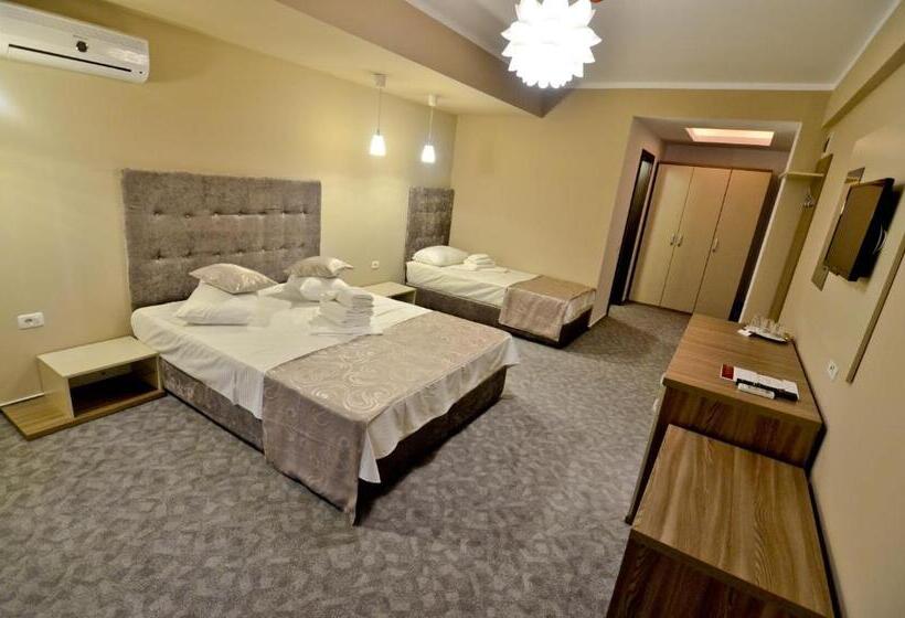 اتاق خانوادگی, Lucas Boutique