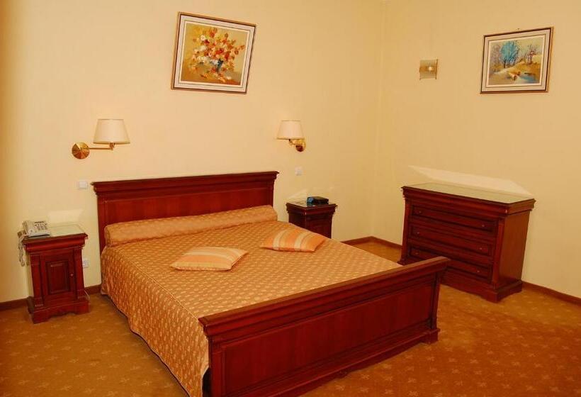 Номер Deluxe, Maria