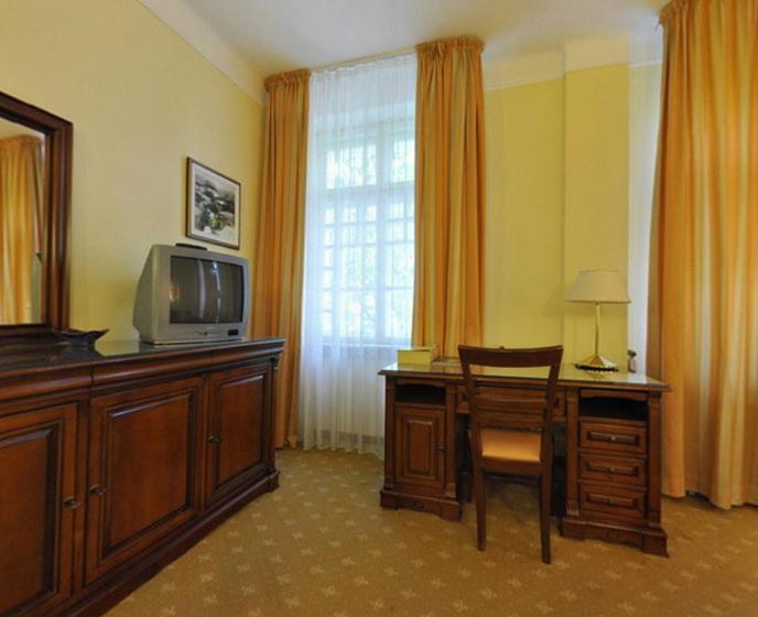 Номер Deluxe, Maria