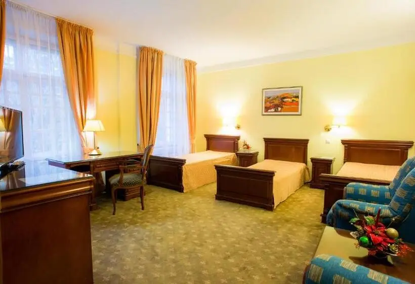 Deluxe Kolmen Hengen Huone, Maria
