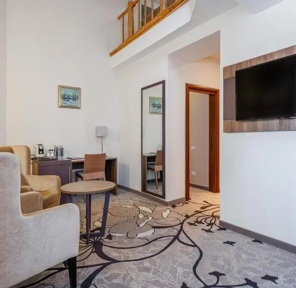 3 Bedroom Superior Suite, Miruna New Belvedere