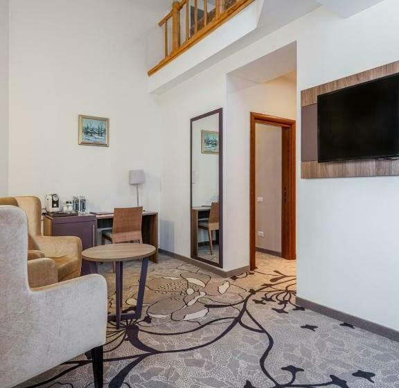سوییت جونیور لوکس, Miruna   New Belvedere