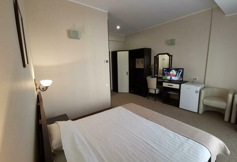 スタンダードルーム, New Derby