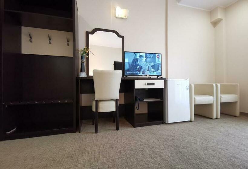 스탠다드 룸, New Derby