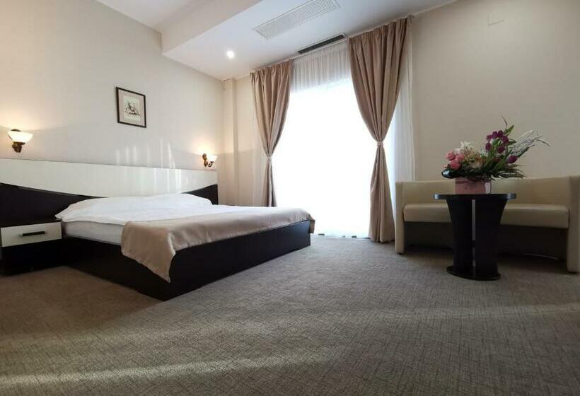 スタンダードルーム, New Derby