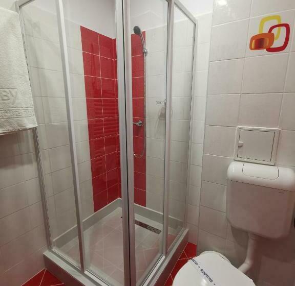 スタンダードルーム, New Derby