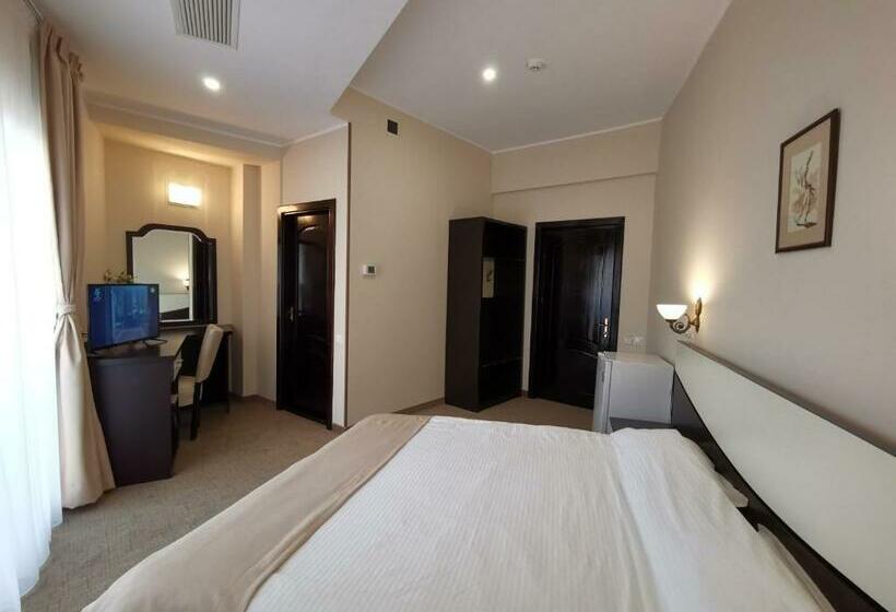 スタンダードルーム, New Derby