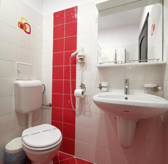 스탠다드 싱글 룸, New Derby