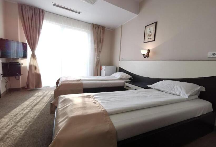 スタンダードルーム, New Derby