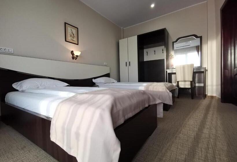 スタンダードルーム, New Derby