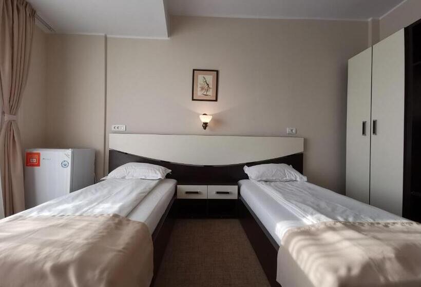 スタンダードルーム, New Derby