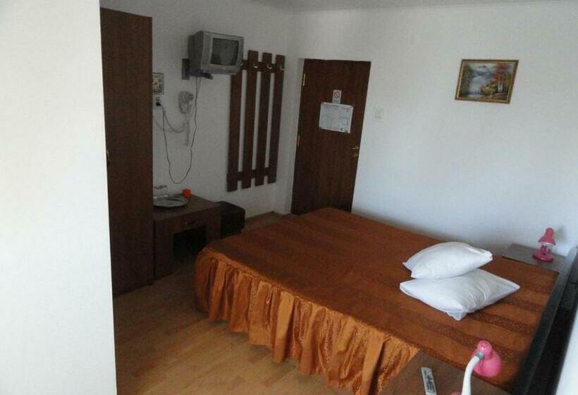 스탠다드 트리플 룸, Pensiune Restaurant Avangarde