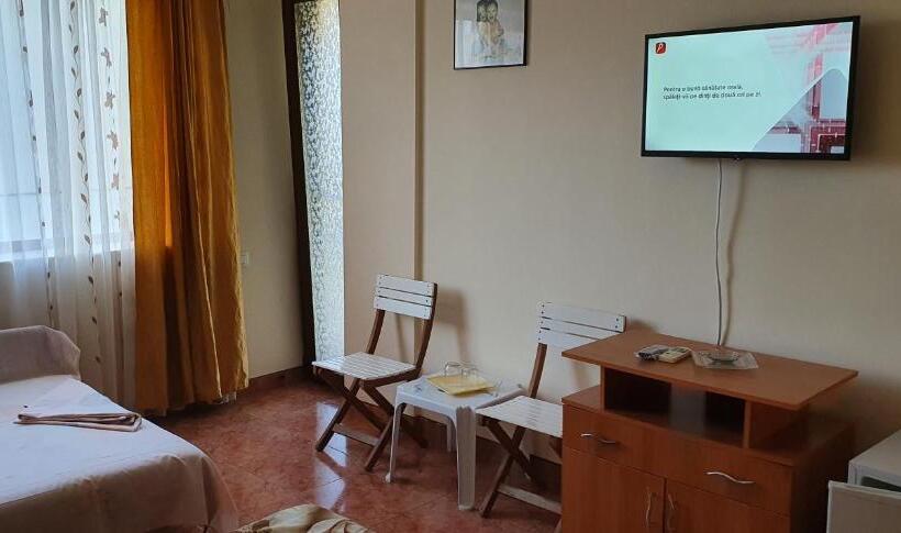 חדר משפחתי, Vila Raduinea