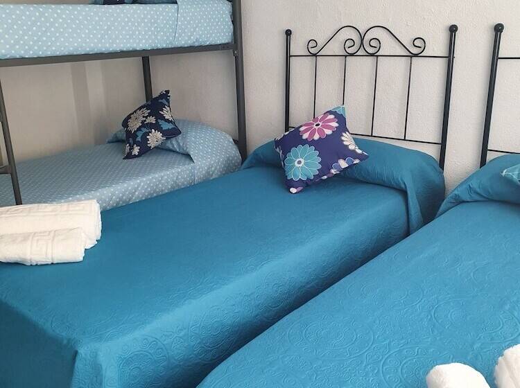 4인용 스탠다드 룸, Hostal Alicia