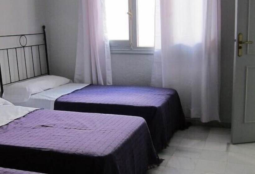 4인용 스탠다드 룸, Hostal Alicia