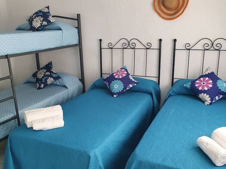 4인용 스탠다드 룸, Hostal Alicia