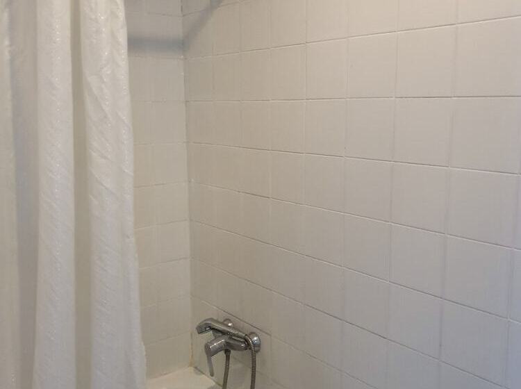 4인용 스탠다드 룸, Hostal Alicia