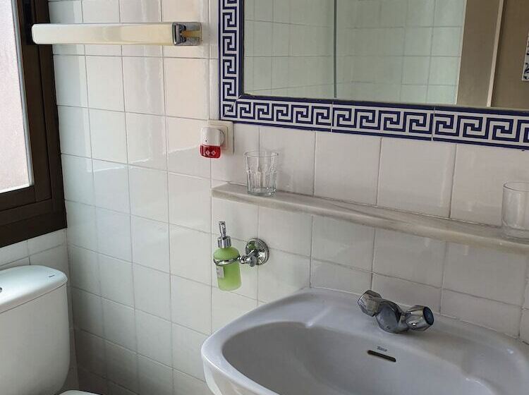 4인용 스탠다드 룸, Hostal Alicia