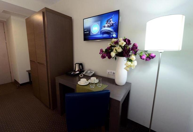 اتاق لوکس با بالکن, Alexandar Square Boutique