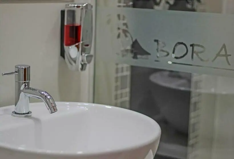 Deluxe Triple Room, Bora