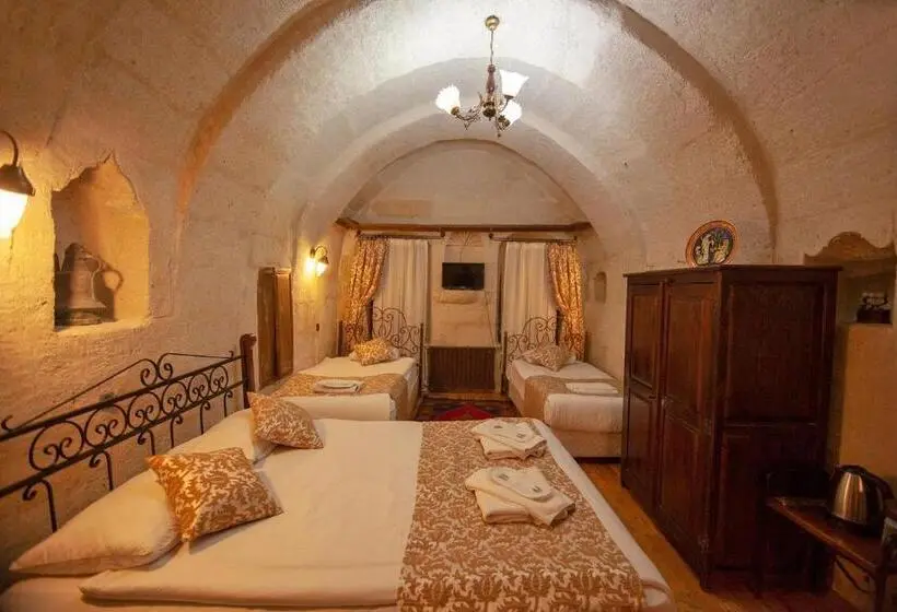Standard Neljän Hengen Huone, Cappadocia Cave Rooms