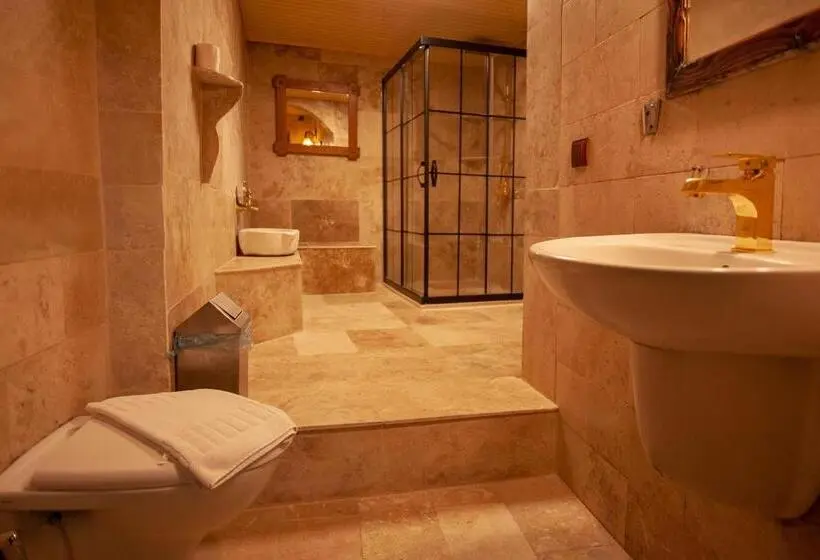 Standard Neljän Hengen Huone, Cappadocia Cave Rooms