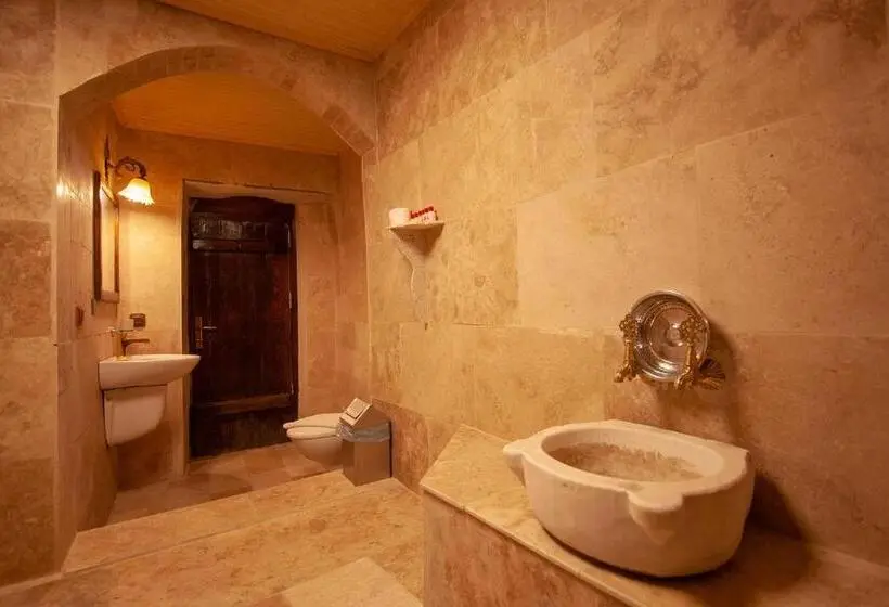 Standard Neljän Hengen Huone, Cappadocia Cave Rooms
