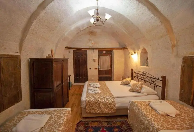 Standard Neljän Hengen Huone, Cappadocia Cave Rooms