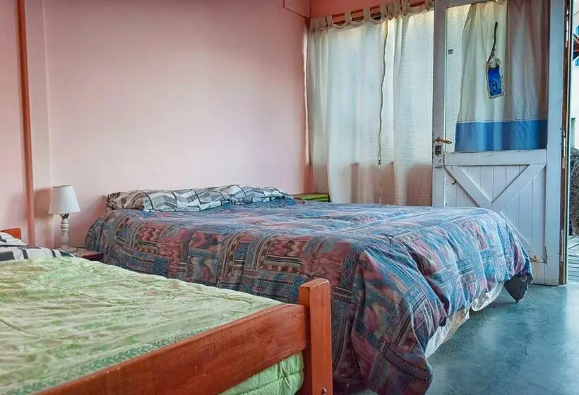 اتاق استاندارد سه نفره, Hostel Los Cormoranes