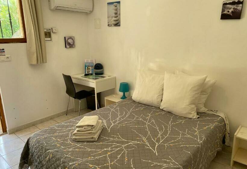 غرفة قياسية ثلاثية, Logis Hôtel La Chaumière