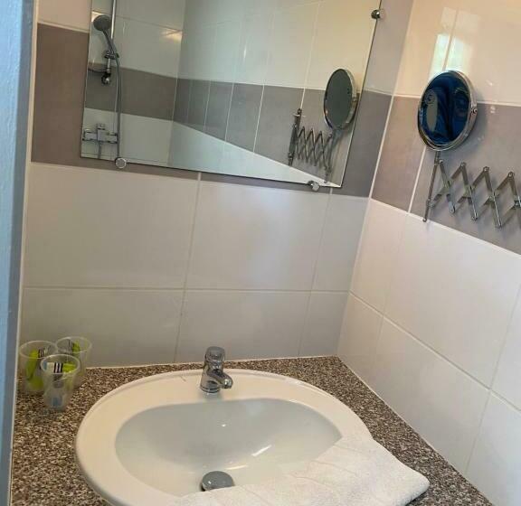 스탠다드 트리플 룸, Logis Hôtel La Chaumière