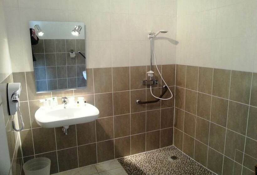 컴포트 룸, Logis Hôtel La Chaumière