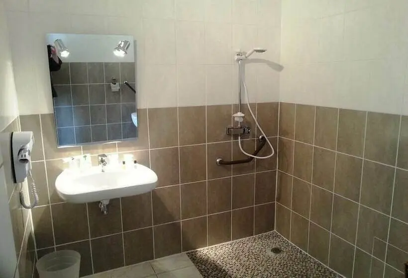 اتاق راحتی, Logis Hôtel La Chaumière