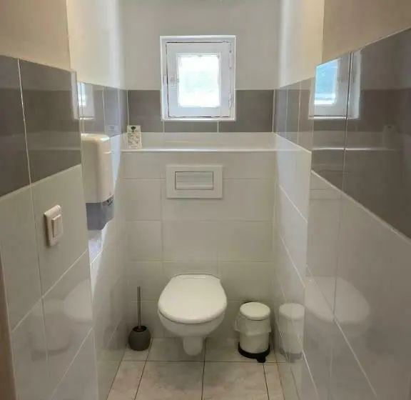 اتاق راحتی سه تخته, Logis Hôtel La Chaumière