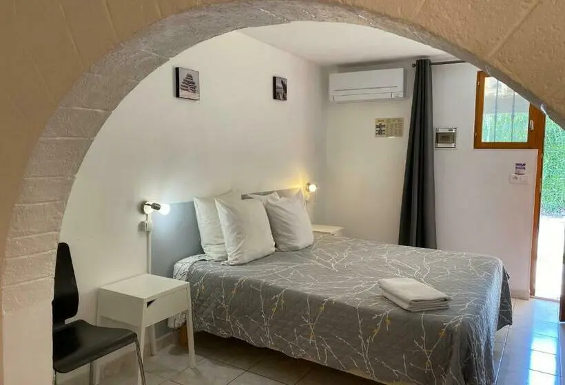 اتاق راحتی سه تخته, Logis Hôtel La Chaumière