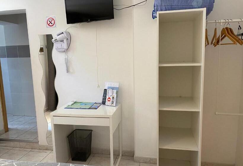 غرفة كومفورت ثلاثية, Logis Hôtel La Chaumière