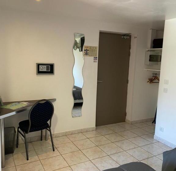 غرفة عائلية, Logis Hôtel La Chaumière