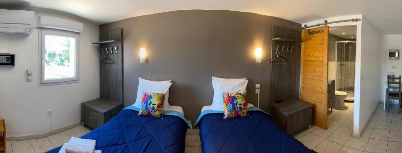 Номер Комфорт, Logis Hôtel La Chaumière