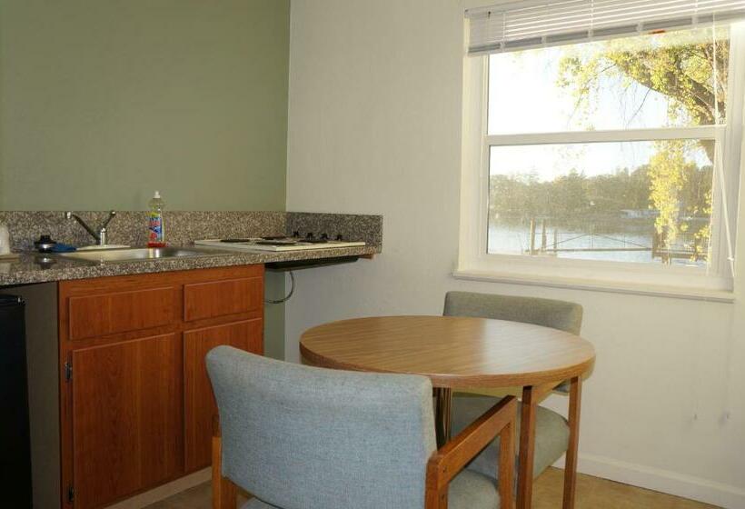 带大床的标准间, Lake Marina Inn