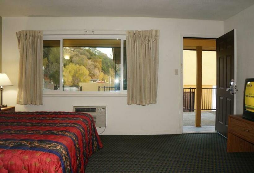 스탠다드 룸 킹사이즈 침대, Lake Marina Inn