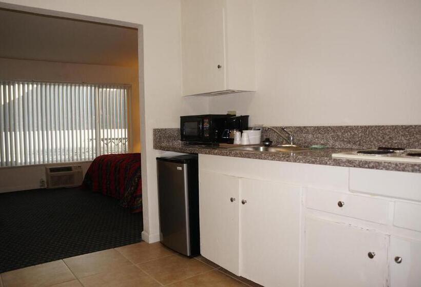 스탠다드 룸 킹사이즈 침대, Lake Marina Inn