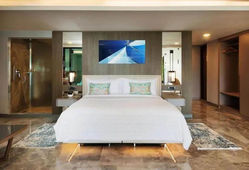 キングサイズベッドのスイートルーム, Le Méridien Bodrum Beach Resort