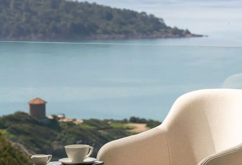 キングサイズベッドのスイートルーム, Le Méridien Bodrum Beach Resort
