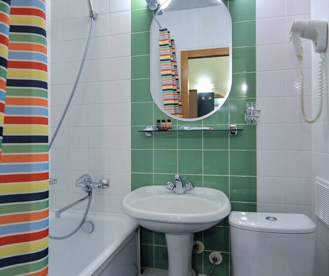 اتاق اکونومی یک تخته, Mayak   Om Building