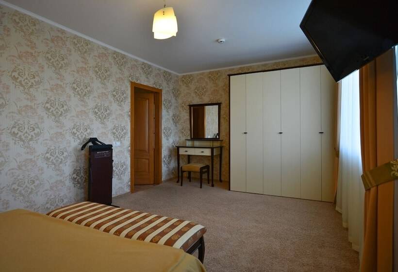 سوییت, Mayak   Om Building